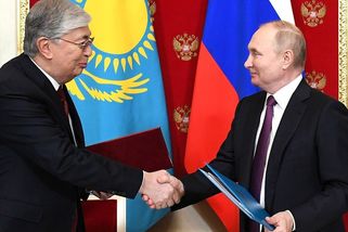 Rusko zuří jako žárlivý exmanžel. Kazachstán ho vyměnil za čínské miliardy - Médium.cz